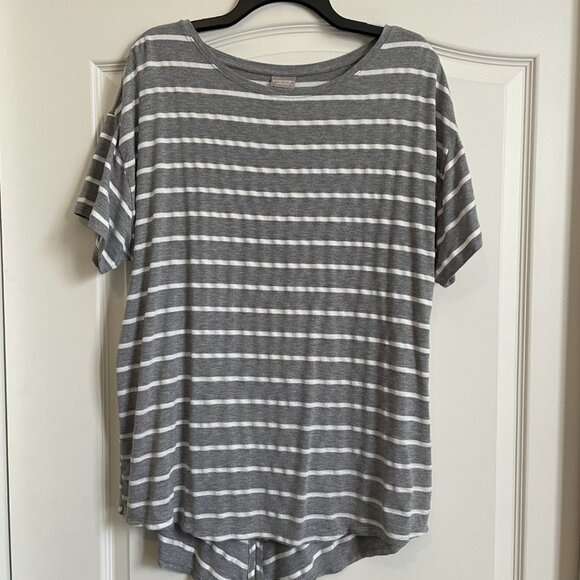 LAST CHANCE! Chico's Zenergy Gray Stripe Tunic Tee - Size 3 or XL - Split back! - Picture 1 of 4